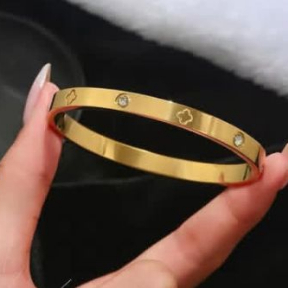 Elegant Gold Bangle Bracelet